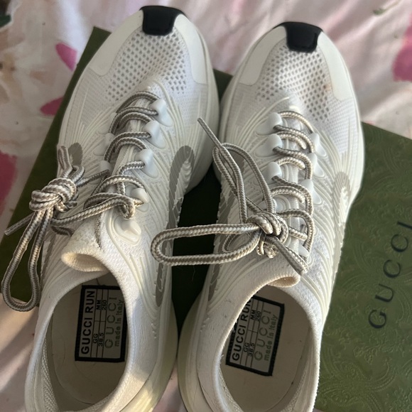 Gucci Women's Cream Sneakers - Picture 8 of 12